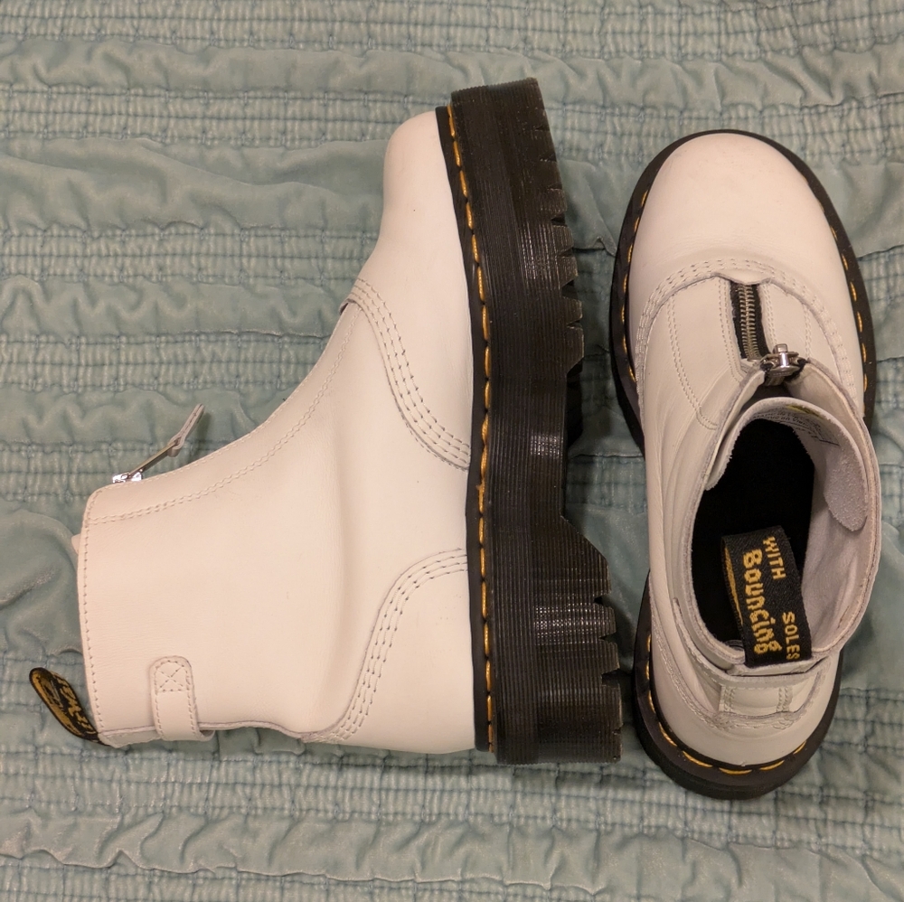 Dr. MARTEN White Platform Boots